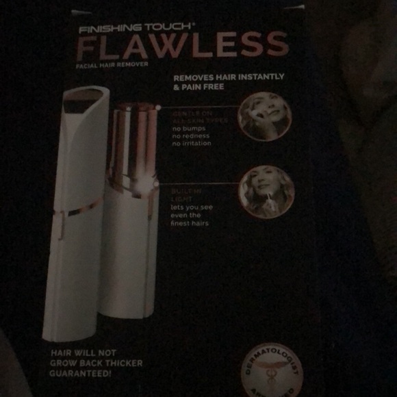 NIB Finishing Touch Flawless facial hair remover - Picture 2 of 2